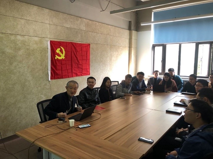 土硕17党支部邀请公司党委书记方东平老师为支部成员讲党课.jpg